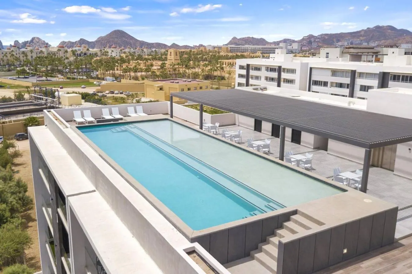 Walk To The Beach, Great Location Cabo San Lucas Apartment